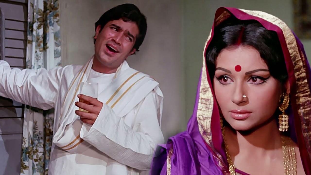 Kuch Toh Log Kahenge – While the above song is emotional and intense, this one from Amar Prem is rather a reminder to live life on own terms, without worrying about society judgments. 